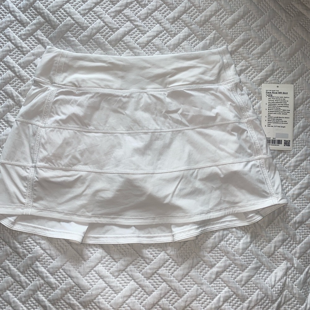 Lululemon Size 6 White 15” Mid-Rise Pace Rival Skirt